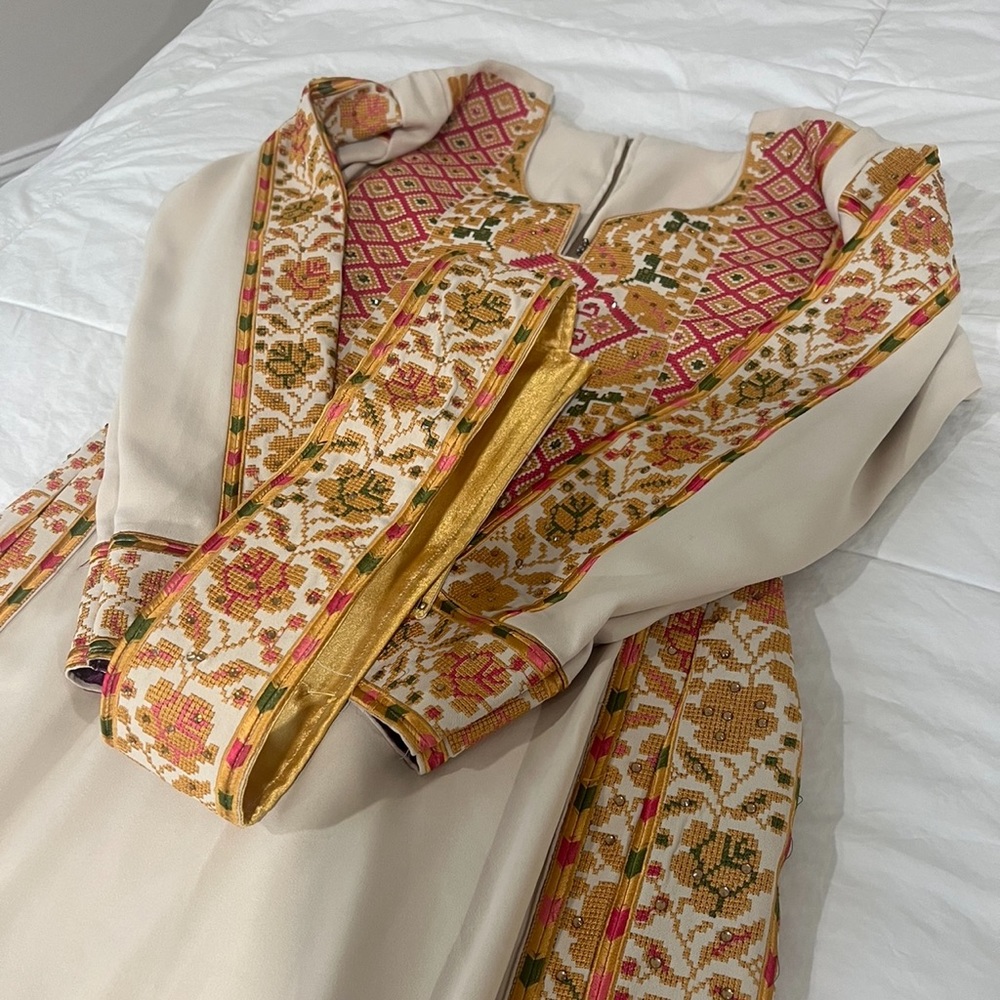 Beautiful computer Palestinian thobe!